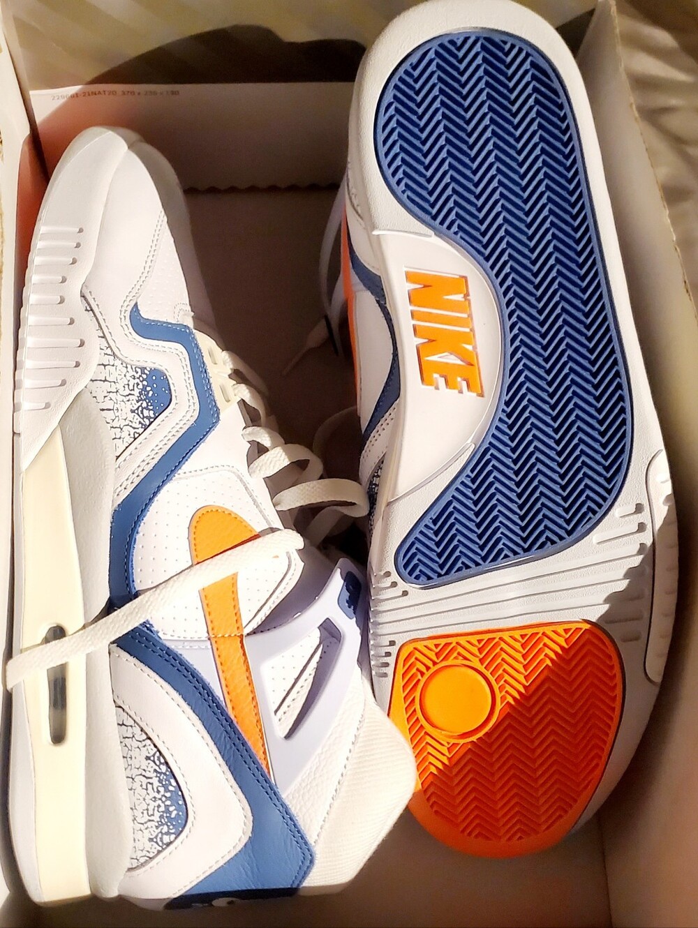 Nike Men’s White/Blue/Orange Low-Top Sneakers